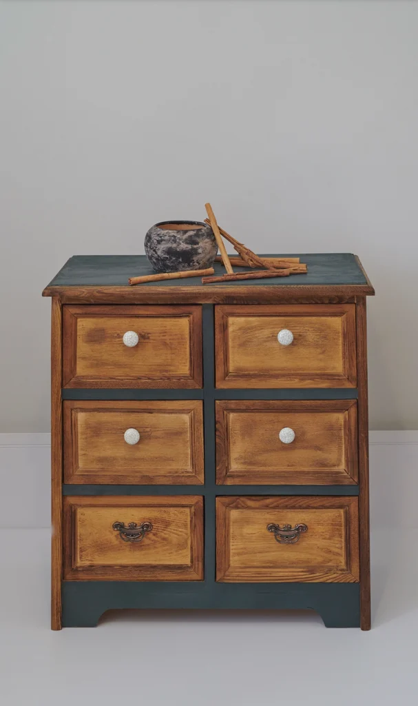 Romero - Cajonera auxiliar restaurada