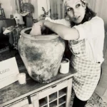 Ana, fundadora de Cercana, en su taller de Abarán